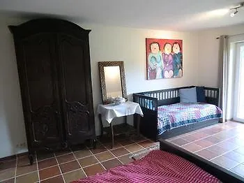 ベッド・アンド・ブレックファスト B ＆ B オー クール ド ヴィレー 3*