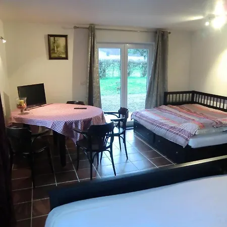 ベッド・アンド・ブレックファスト B ＆ B オー クール ド ヴィレー